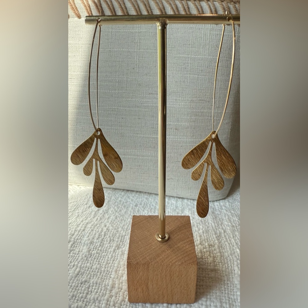 Handmade Elegant Gold Dangle Earrings